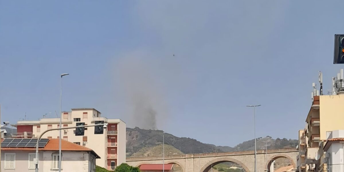 Messina, incendio domato a Camaro Superiore: rientrano le squadre dei Vigili del Fuoco