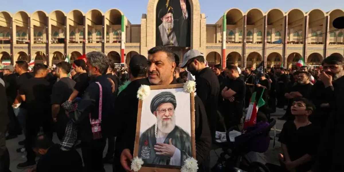 https://assets.gazzettadelsud.it/2026/07/iran-funerali-khamenei-1200x600.webp