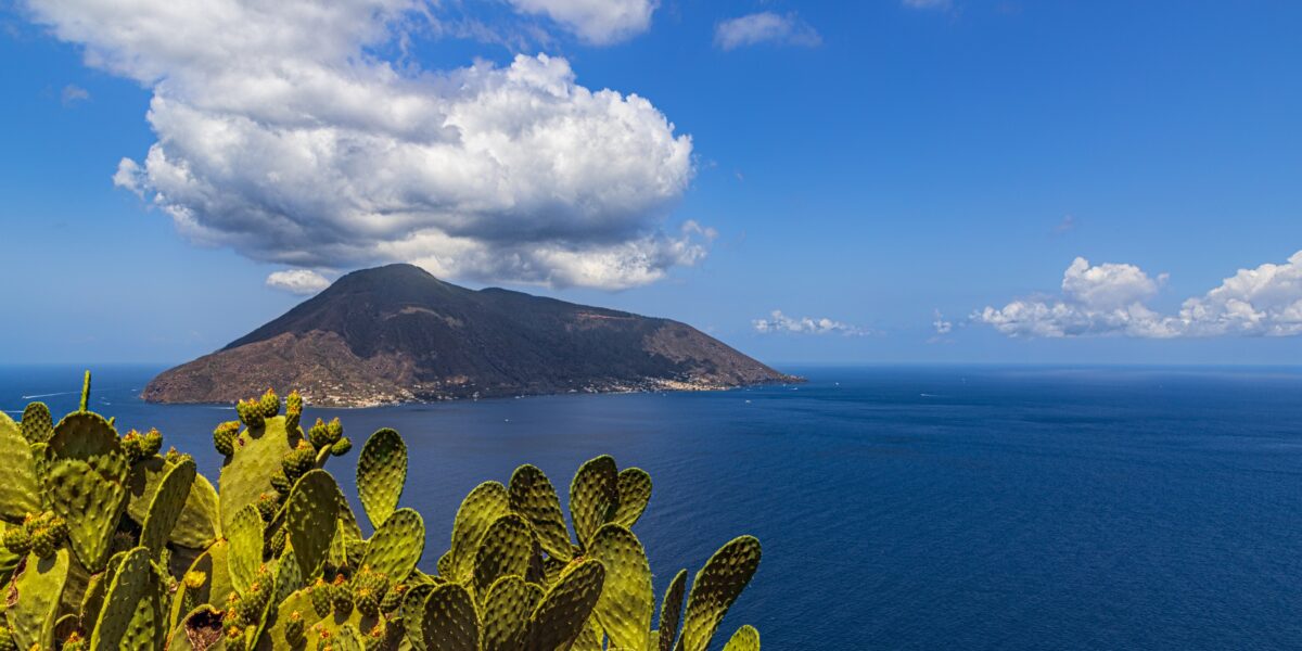 https://assets.gazzettadelsud.it/2026/07/isole-Eolie-1200x600.jpg
