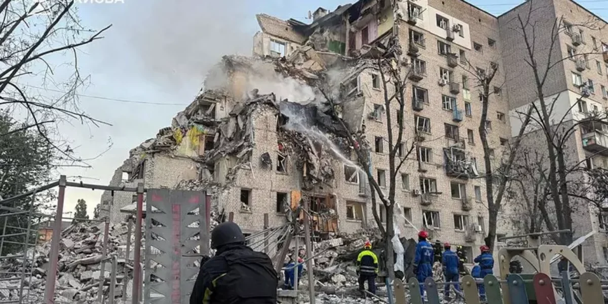 notte di raid russi su kiev almeno 10 morti zelensky pensa al voto in autunno zaluzhny pronto a sfidarlo da Gazzettadelsud.it notte di raid russi su kiev almeno 10 morti zelensky pensa al voto in autunno zaluzhny pronto a sfidarlo