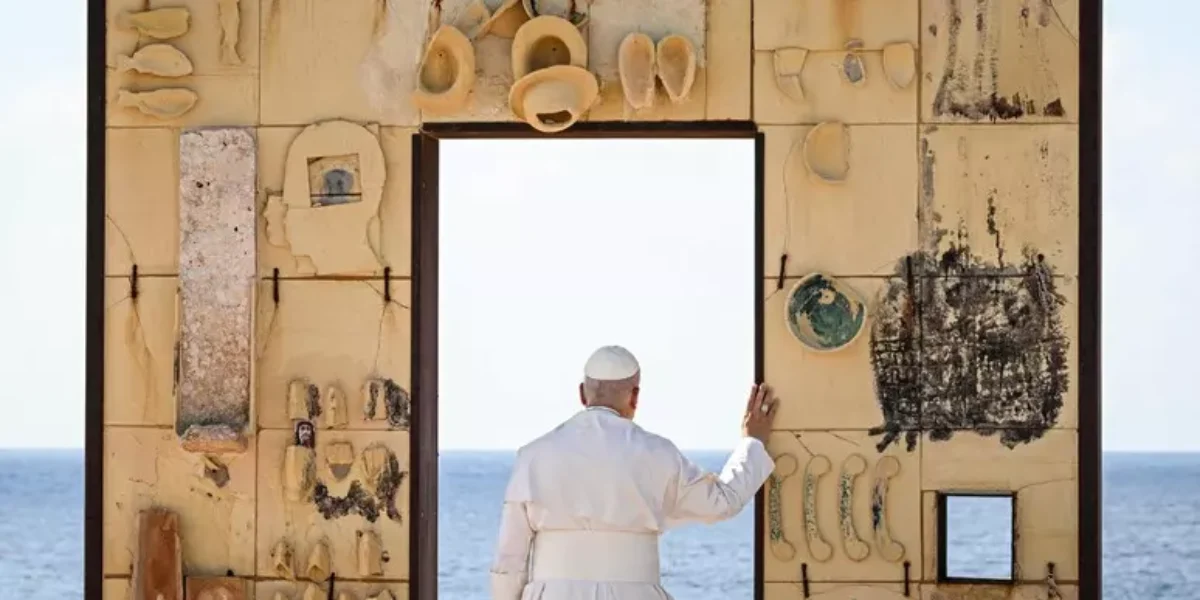 il papa a lampedusa leone sull isola della speranza attraversa la porta d europa prima tappa al cimitero dei migranti senza nome la diretta da Gazzettadelsud.it il papa a lampedusa leone sull isola della speranza attraversa la porta d europa prima tappa al cimitero dei migranti senza nome la diretta