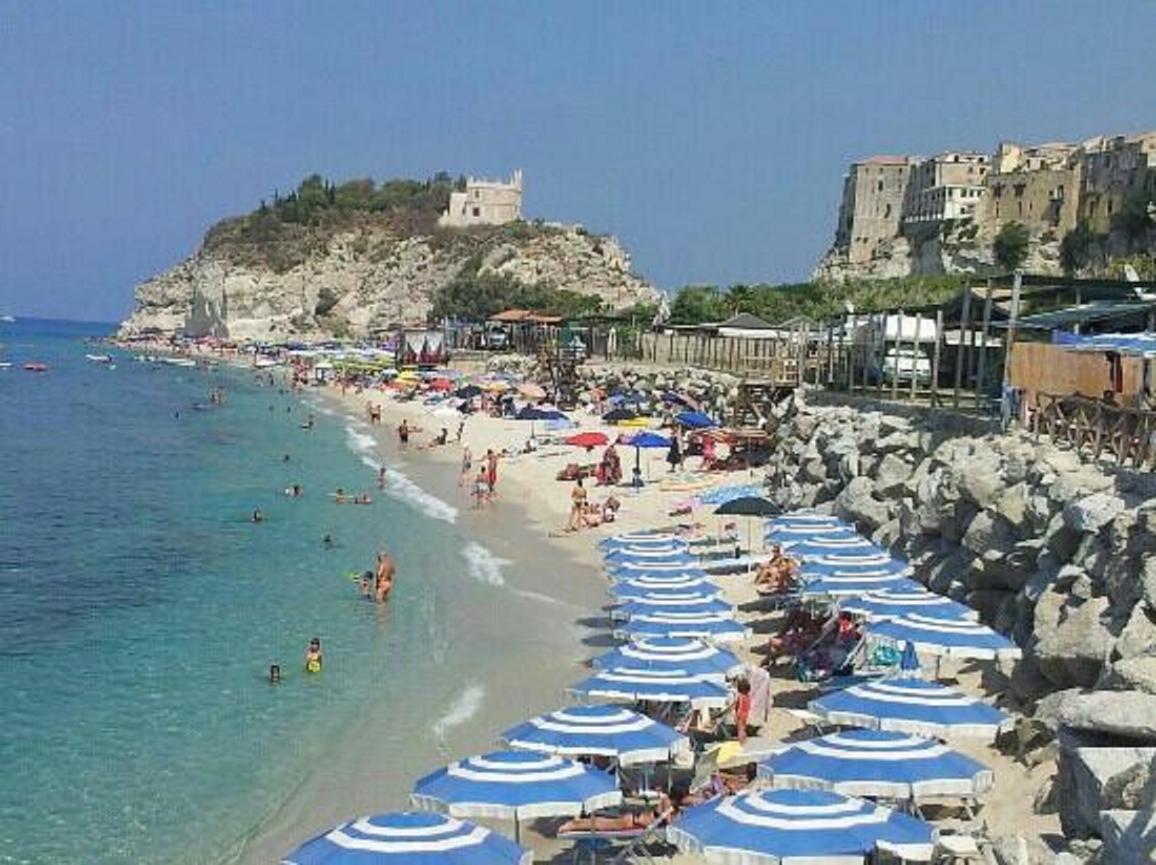 Turismo, il lavoro povero che in Calabria non arricchisce i territori