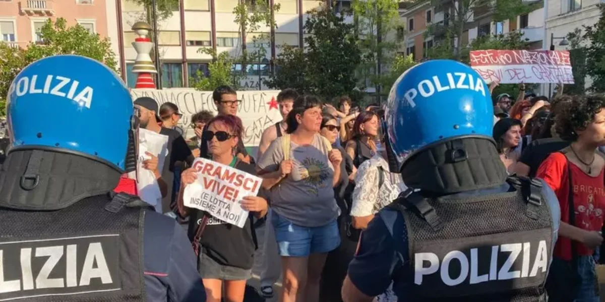 https://assets.gazzettadelsud.it/2026/07/vannacci-comizio-1200x600.webp