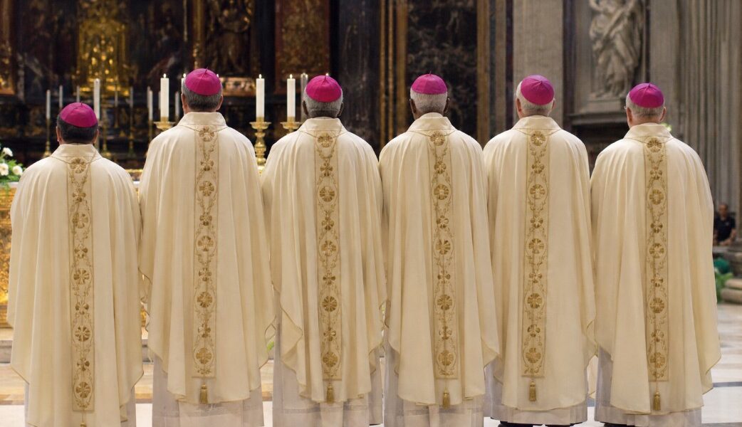 https://assets.gazzettadelsud.it/2026/07/vescovi-1042x600.jpg