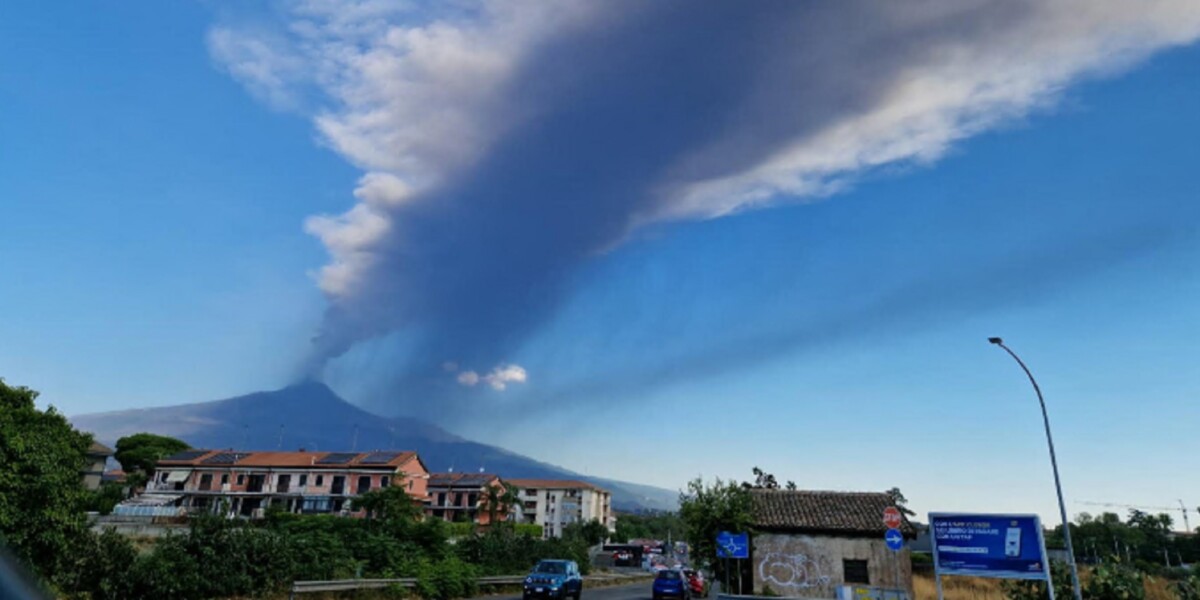 cenere su catania e solo 10 aerei l ora l etna non d224 tregua da Gazzettadelsud.it cenere su catania e solo 10 aerei l ora l etna non d224 tregua