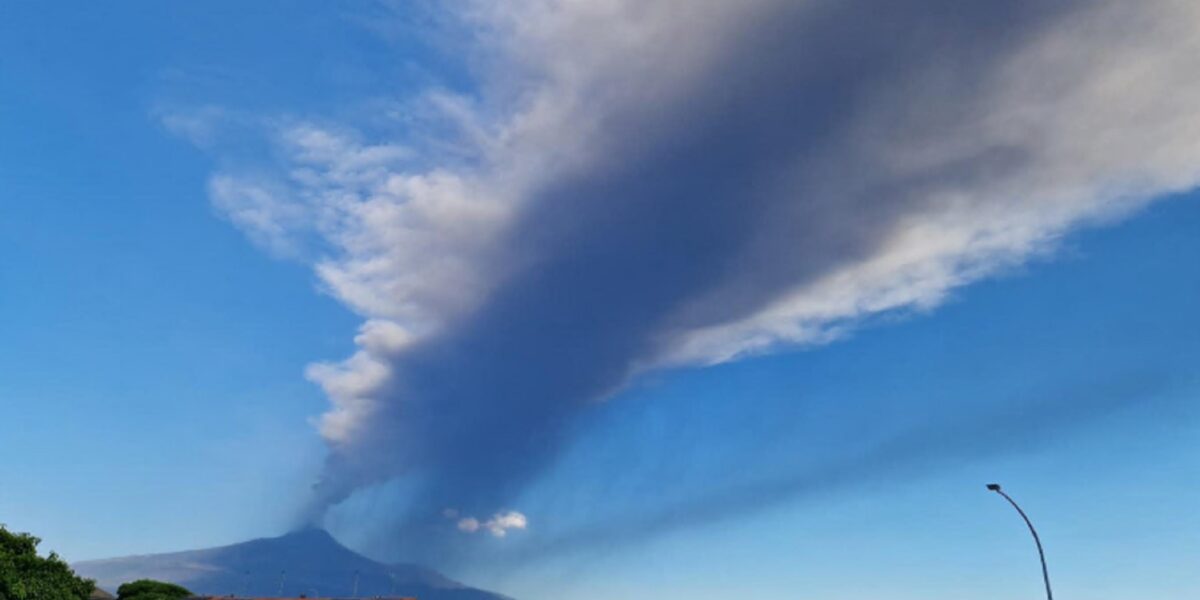 https://assets.gazzettadelsud.it/2026/08/Etna-in-eruzione-1200x600.jpg