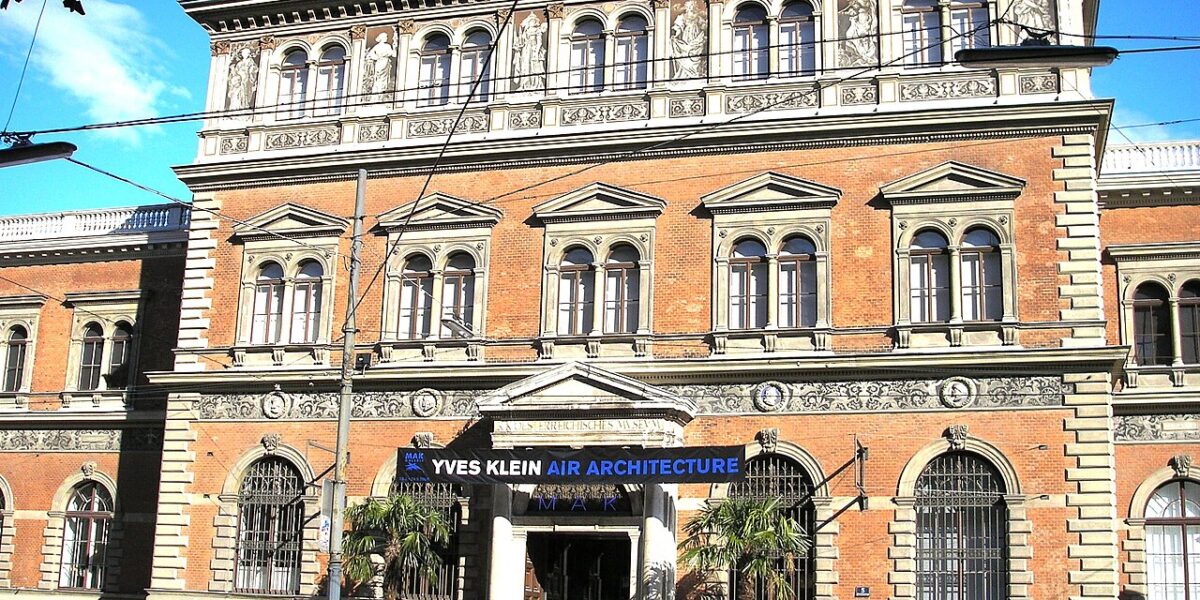 furto al museo davanti ai visitatori infrangono una teca e scappano con un gioiello a vienna da Gazzettadelsud.it furto al museo davanti ai visitatori infrangono una teca e scappano con un gioiello a vienna