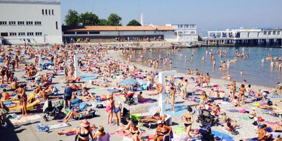record di ingressi nel lido dove maschi e femmine sono divisi da Gazzettadelsud.it record di ingressi nel lido dove maschi e femmine sono divisi