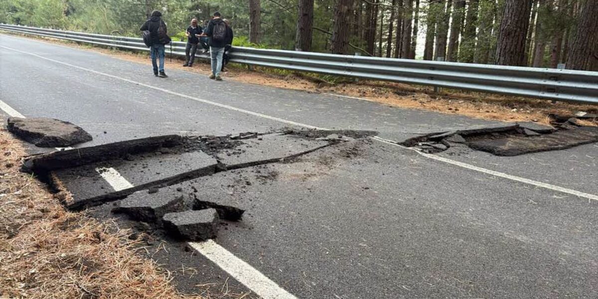 terremoto in provincia di catania scossa di magnitudo 39 a linguaglossa danni a una strada da Gazzettadelsud.it terremoto in provincia di catania scossa di magnitudo 39 a linguaglossa danni a una strada