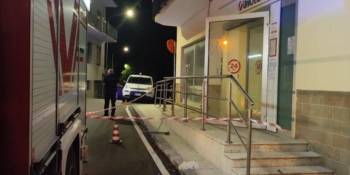 melilli bomba inesplosa davanti al bancomat evacuate quattro famiglie da Gazzettadelsud.it melilli bomba inesplosa davanti al bancomat evacuate quattro famiglie
