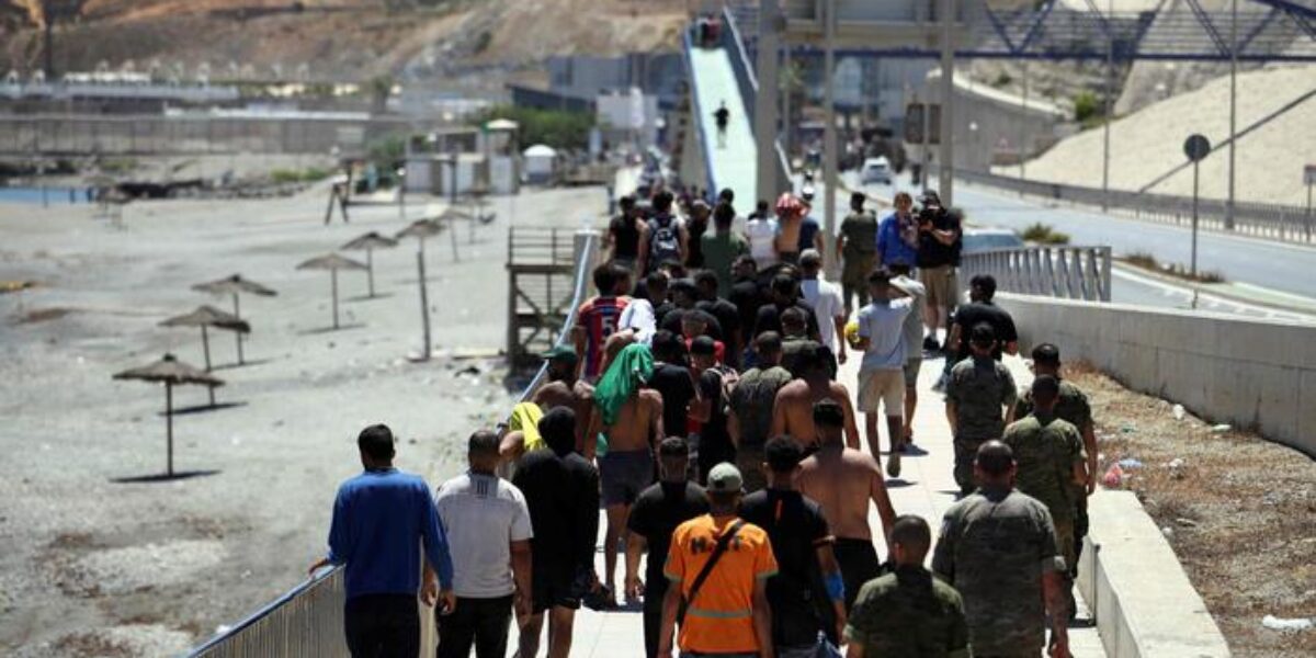 https://assets.gazzettadelsud.it/2026/08/ceuta-migranti-4-agosto-2026-1200x600.jpg