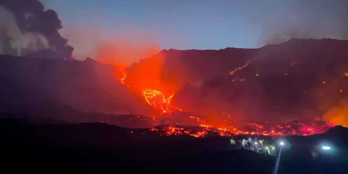 si placa una bocca di fuoco ma l8217etna non si ferma e non sembra dar tregua da Gazzettadelsud.it si placa una bocca di fuoco ma l8217etna non si ferma e non sembra dar tregua