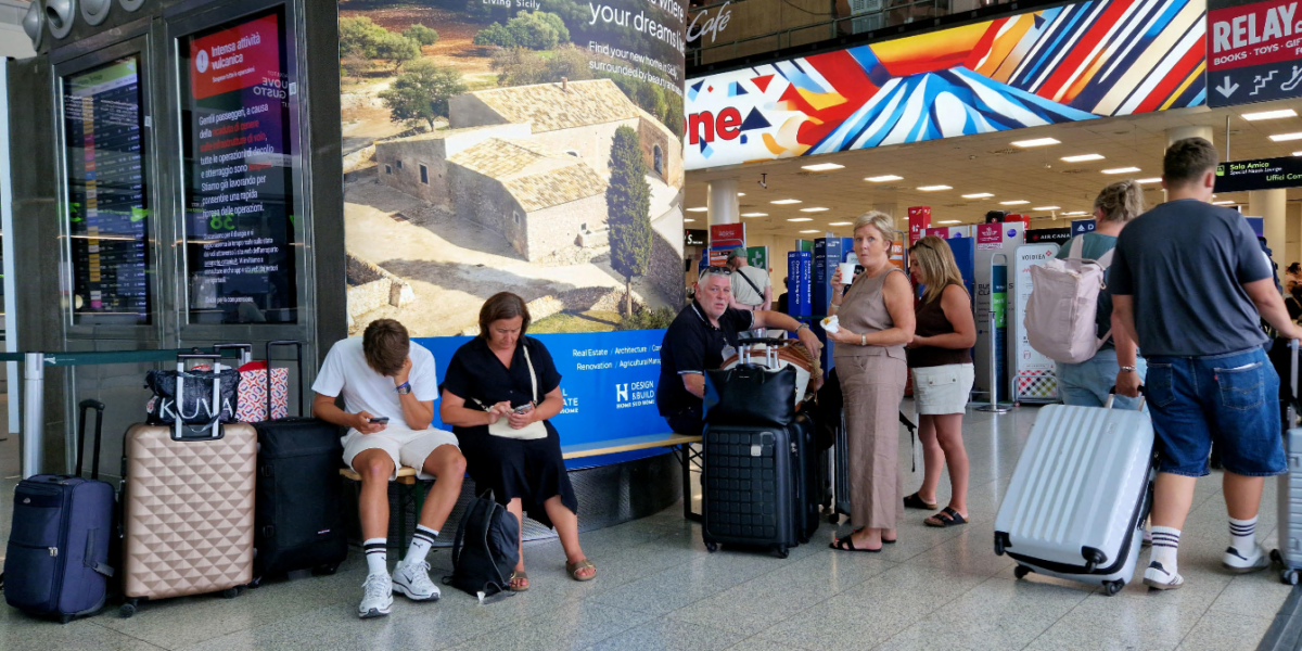 https://assets.gazzettadelsud.it/2026/08/etna-aeroporto-catania-1200x600.png