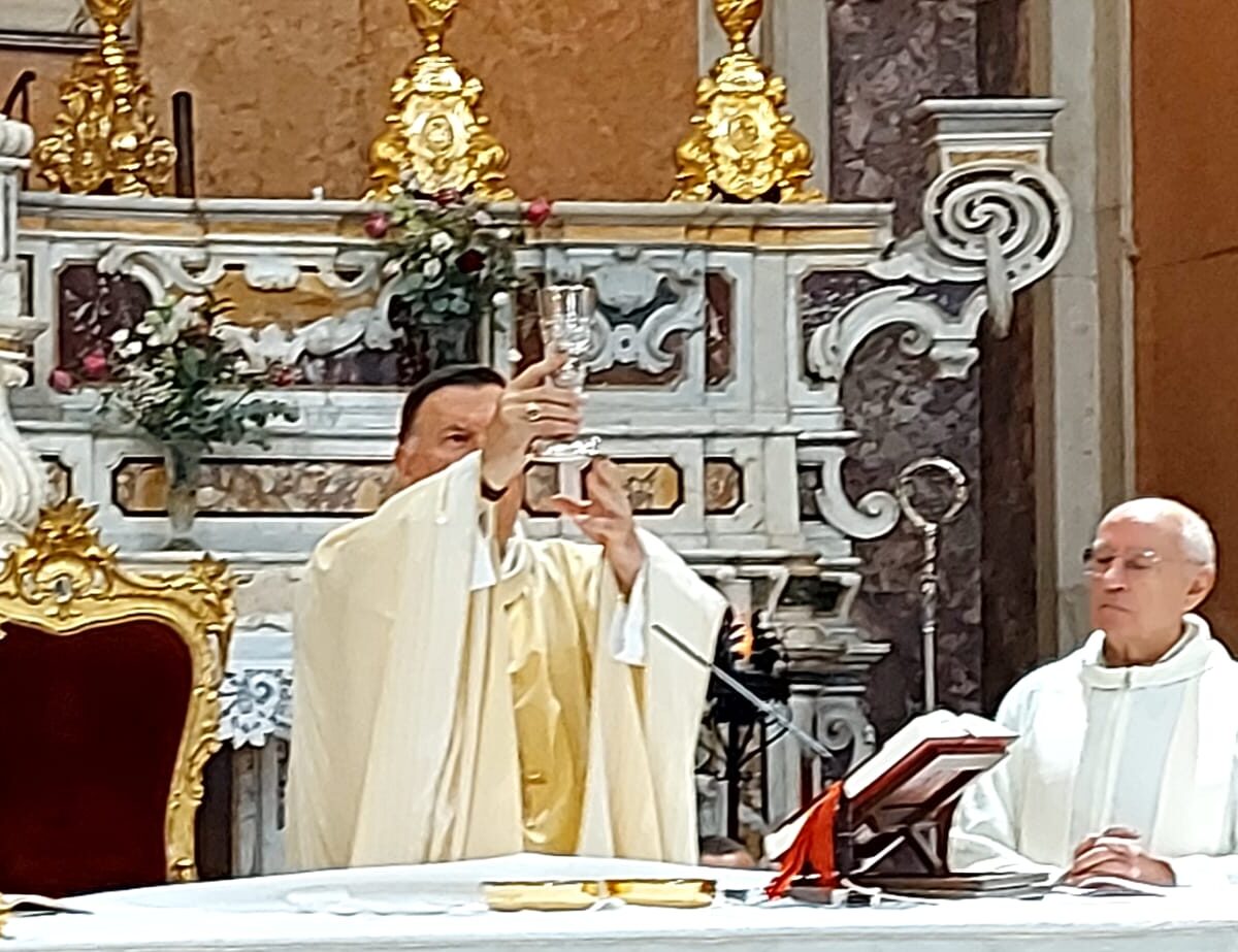 Monsignor Maniago durante la Solennità dell'Assunzione a Catanzaro