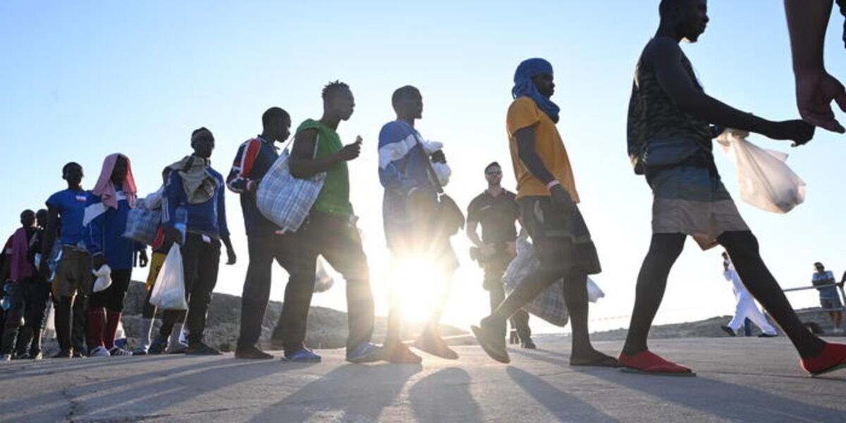 https://assets.gazzettadelsud.it/2026/08/migranti-1200x600.jpg