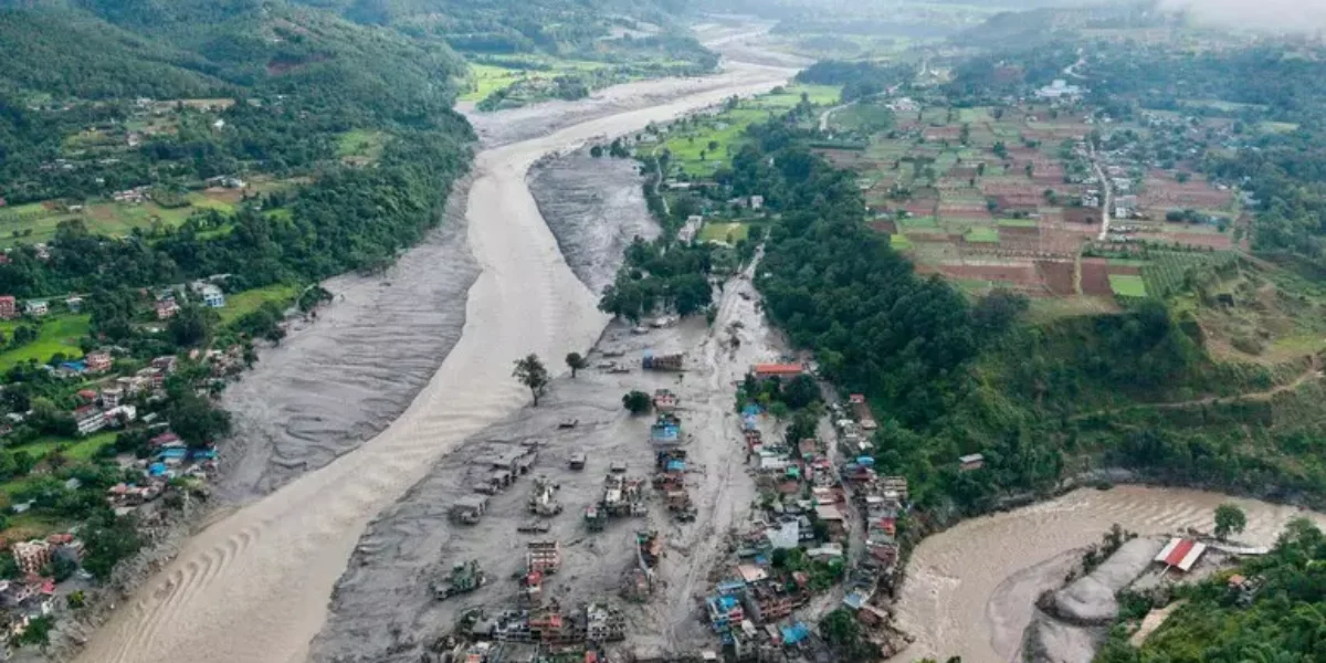 si aggrava il bilancio dei morti in nepal sono 469 stop ai soccorsi in tibet per il timore di nuove alluvioni tre italiani dispersi da Gazzettadelsud.it si aggrava il bilancio dei morti in nepal sono 469 stop ai soccorsi in tibet per il timore di nuove alluvioni tre italiani dispersi