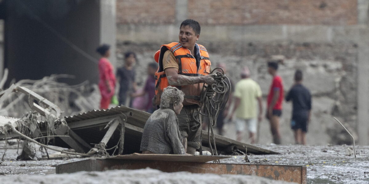 alluvione tra nepal e tibet almeno 95 morti 291 stranieri irreperibili due italiani coinvolti otto ore fermi su un autobus da Gazzettadelsud.it alluvione tra nepal e tibet almeno 95 morti 291 stranieri irreperibili due italiani coinvolti otto ore fermi su un autobus