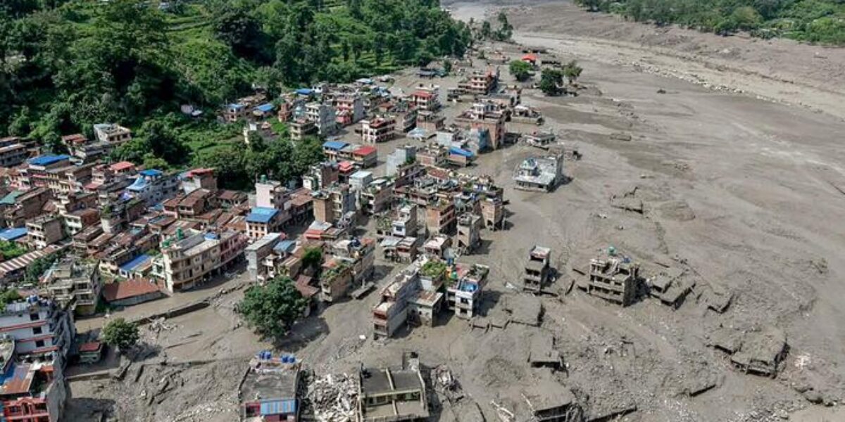 alluvione tra nepal e tibet 22 morti 291 stranieri irreperibili la farnesina al lavoro sono 90 gli italiani nell area da Gazzettadelsud.it alluvione tra nepal e tibet 22 morti 291 stranieri irreperibili la farnesina al lavoro sono 90 gli italiani nell area