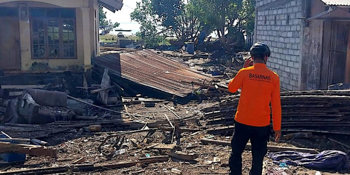 primi aiuti sull isola indonesiana di flores dopo il sisma 48 morti e oltre 5000 sfollati da Gazzettadelsud.it primi aiuti sull isola indonesiana di flores dopo il sisma 48 morti e oltre 5000 sfollati