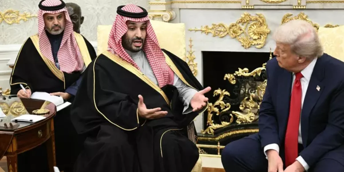 https://assets.gazzettadelsud.it/2026/08/trump-arabia-1200x600.webp
