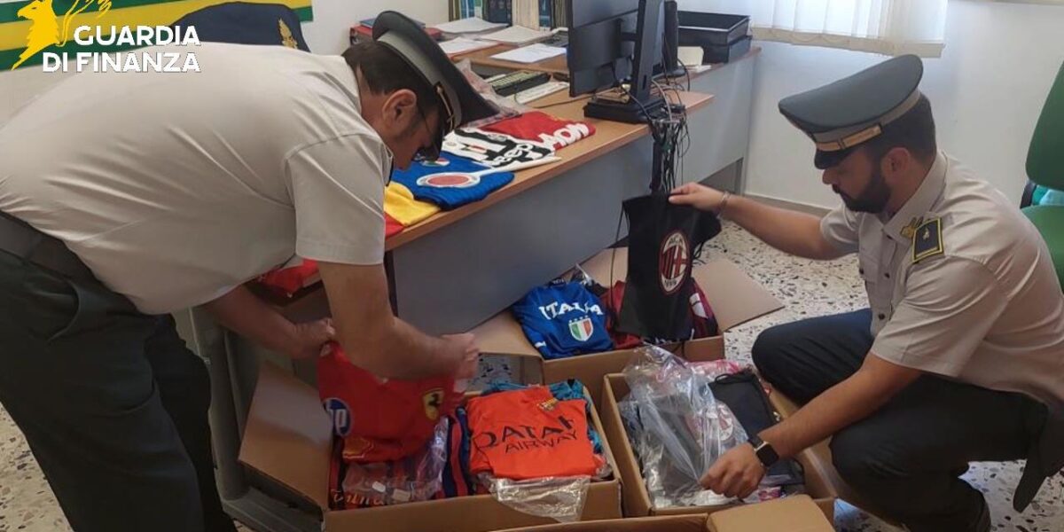 laboratorio del falso e lavoro nero uno store di capi sportivi sequestrato a cefalu da Gazzettadelsud.it laboratorio del falso e lavoro nero uno store di capi sportivi sequestrato a cefalu