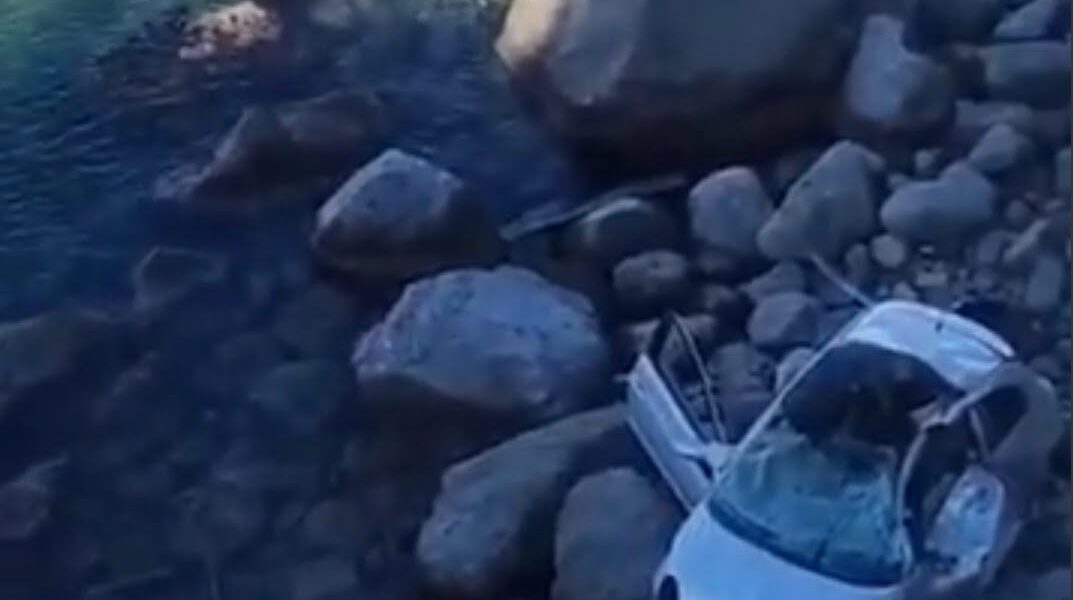 tre ragazzi rubano un auto e finiscono in una scarpata due 18enni gravi e accaduto ad ischia da Gazzettadelsud.it tre ragazzi rubano un auto e finiscono in una scarpata due 18enni gravi e accaduto ad ischia