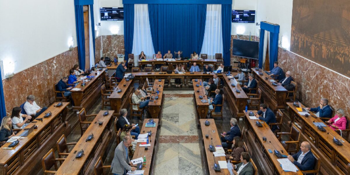 Messina, salta il numero legale in Consiglio: opposizione all’attacco: «Che cosa è cambiato?»