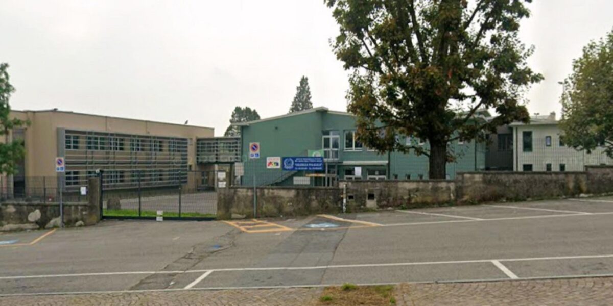 investito dal bus al primo giorno di scuola 18enne gravissimo in provincia di lecco da Gazzettadelsud.it investito dal bus al primo giorno di scuola 18enne gravissimo in provincia di lecco