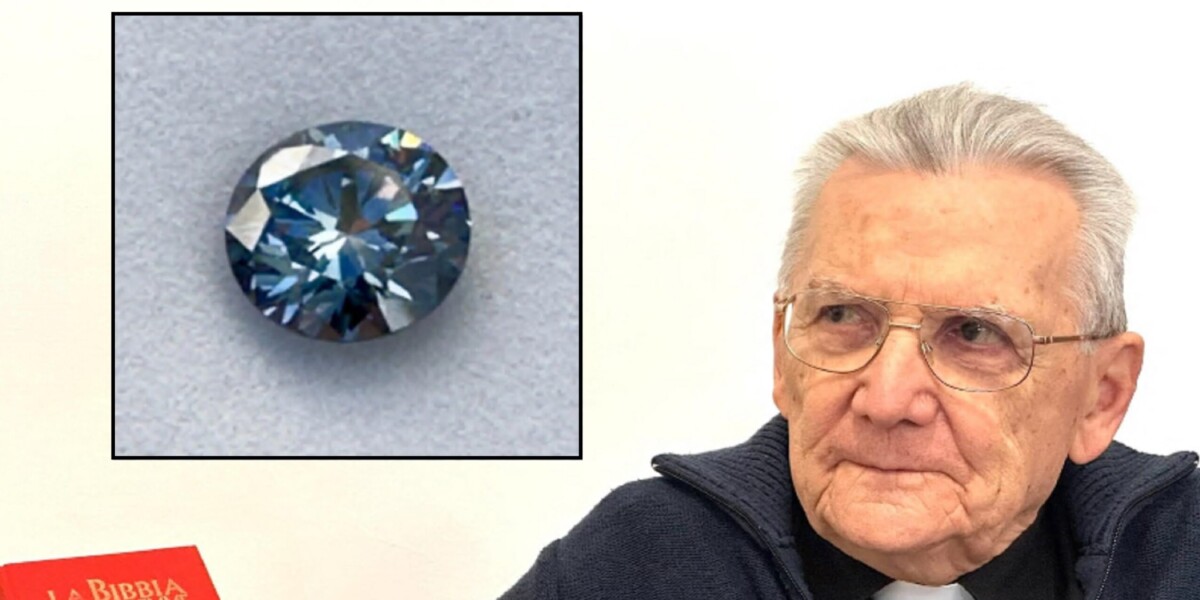 le ceneri di don casali trasformate in un diamante blu per riflettere la luce di dio da Gazzettadelsud.it le ceneri di don casali trasformate in un diamante blu per riflettere la luce di dio