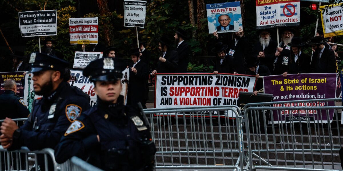 https://assets.gazzettadelsud.it/2026/09/Ortodox-Jews-activists-take-part-a-rally-across-the-street-from-the-United-Nations-on-the-day-before-of-Netanyahus-addressin-New-York-1200x600.jpg
