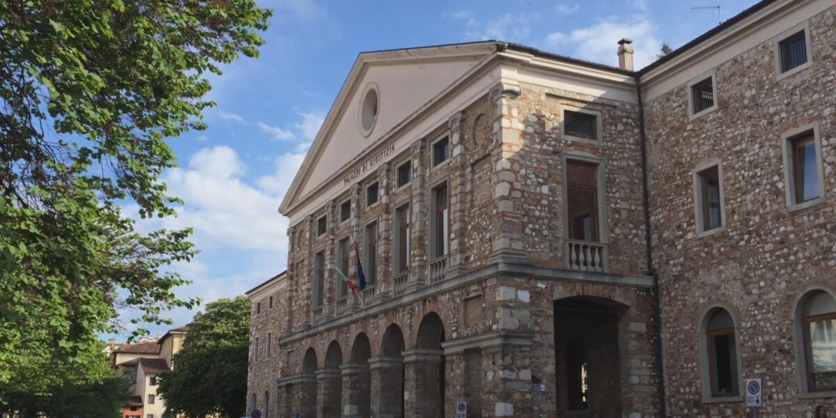 tenta di uccidere la ex in aula in tribunale dopo la sentenza di condanna arrestato a trieste il militare agostino di novo da Gazzettadelsud.it tenta di uccidere la ex in aula in tribunale dopo la sentenza di condanna arrestato a trieste il militare agostino di novo