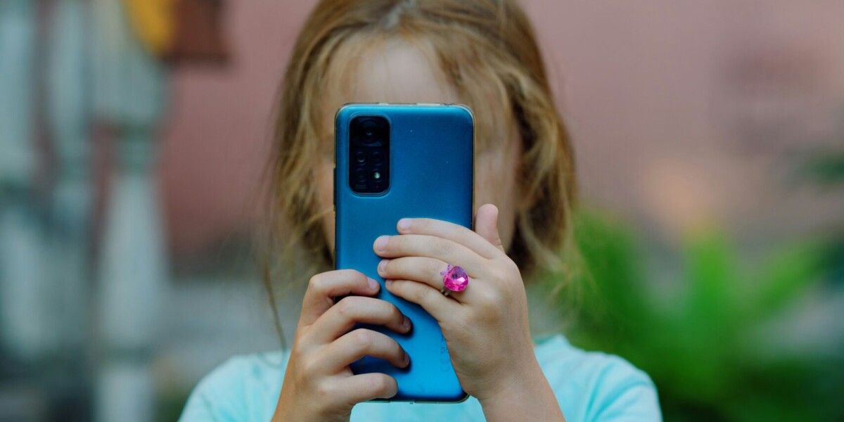 https://assets.gazzettadelsud.it/2026/09/bambini-social-smartphone-scaled-1200x600-1789639212.jpg