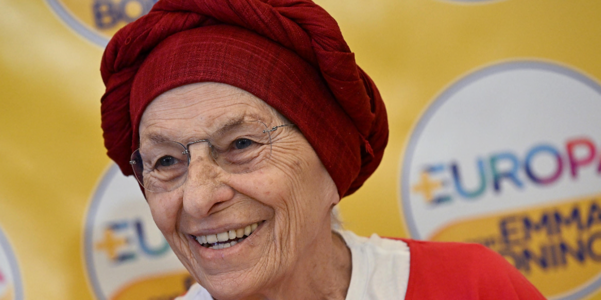 emma bonino il feretro in campidoglio accolto dal picchetto d8217onore da Gazzettadelsud.it emma bonino il feretro in campidoglio accolto dal picchetto d8217onore