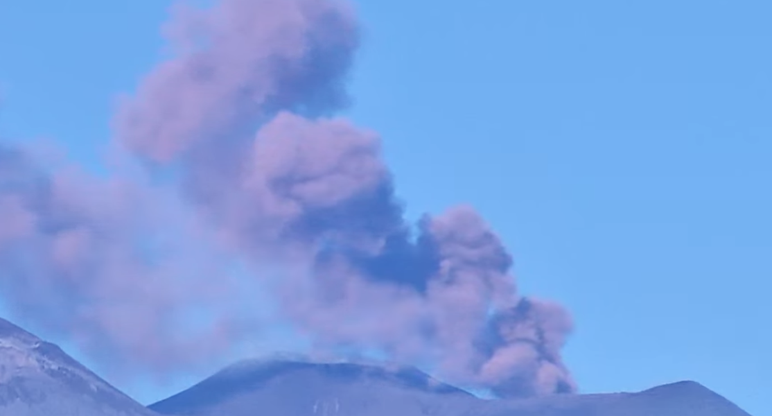 etna cenere e allerta rossa per i voli arrivi limitati a catania fino alle 17 da Gazzettadelsud.it etna cenere e allerta rossa per i voli arrivi limitati a catania fino alle 17