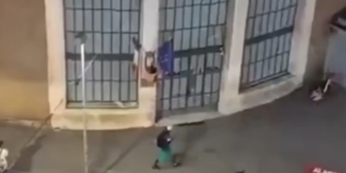 firenze il ministro piantedosi migrante ha offeso il tricolore sar224 espulso video da Gazzettadelsud.it firenze il ministro piantedosi migrante ha offeso il tricolore sar224 espulso video