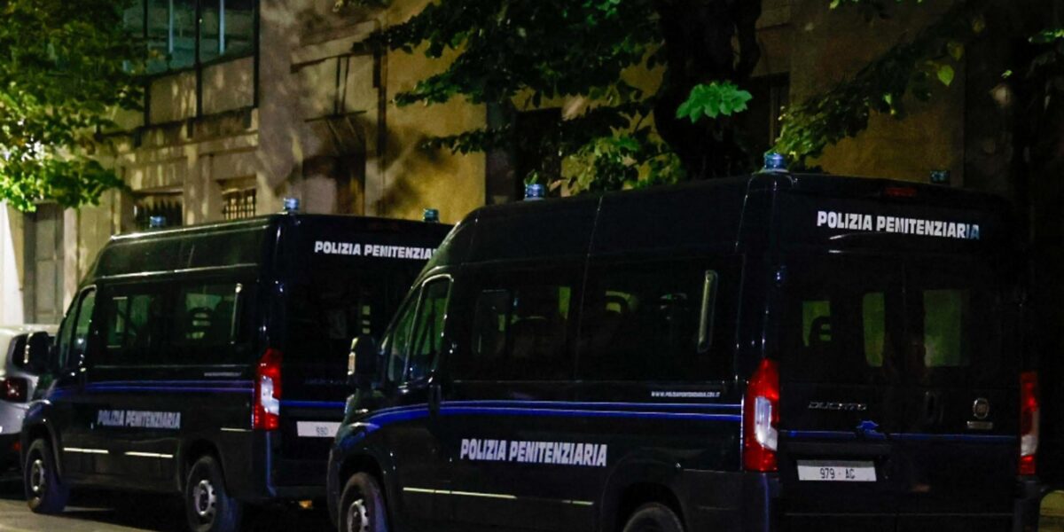 detenuti in rivolta a pisa hanno trovato microspie nelle celle scontri con gli agenti penitenziari da Gazzettadelsud.it detenuti in rivolta a pisa hanno trovato microspie nelle celle scontri con gli agenti penitenziari