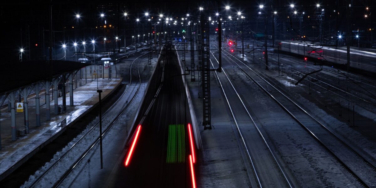 milano lambrate una 34enne investita e uccisa da un treno binari chiusi e ritardi fino a 60 minuti da Gazzettadelsud.it milano lambrate una 34enne investita e uccisa da un treno binari chiusi e ritardi fino a 60 minuti