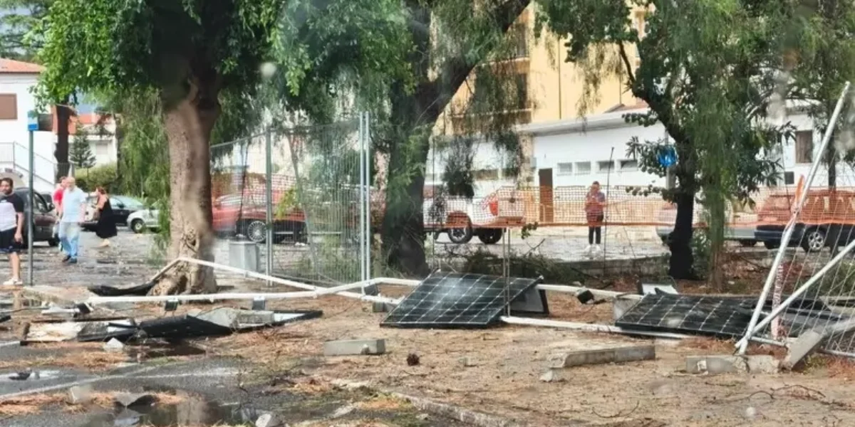 tromba d aria a policoro decine di alberi abbattuti il sindaco un evento eccezionale mai vissuto in citt224 da Gazzettadelsud.it tromba d aria a policoro decine di alberi abbattuti il sindaco un evento eccezionale mai vissuto in citt224