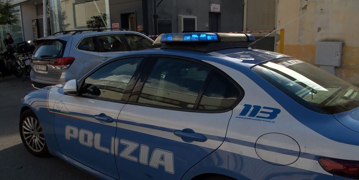 milano precipita per 15 metri in piazza gae aulenti morto un ragazzo di 21 anni da Gazzettadelsud.it milano precipita per 15 metri in piazza gae aulenti morto un ragazzo di 21 anni