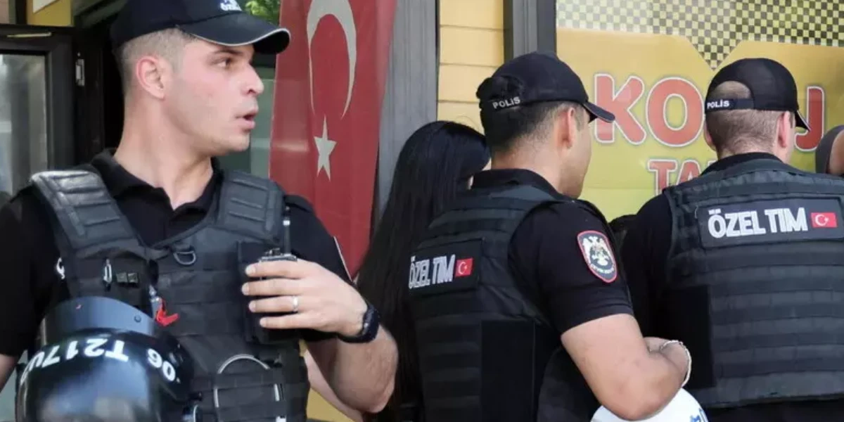 turchia spari davanti a una scuola superiore otto studenti feriti arrestato il presunto autore da Gazzettadelsud.it turchia spari davanti a una scuola superiore otto studenti feriti arrestato il presunto autore