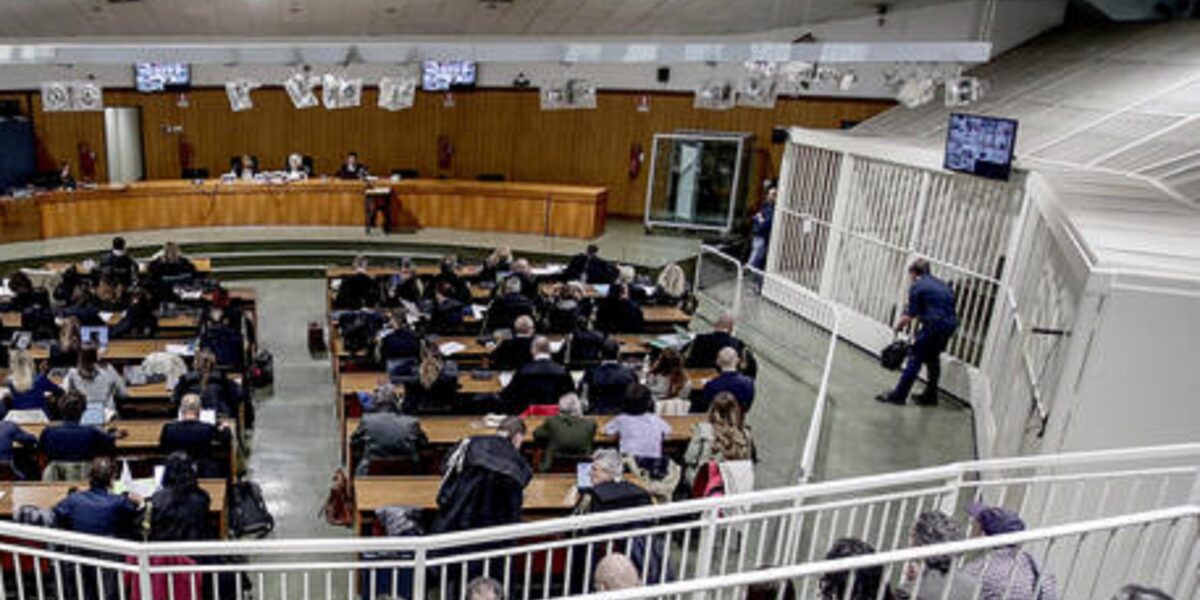 crolla il controsoffitto dell aula bunker a milano salta il processo hydra da Gazzettadelsud.it crolla il controsoffitto dell aula bunker a milano salta il processo hydra