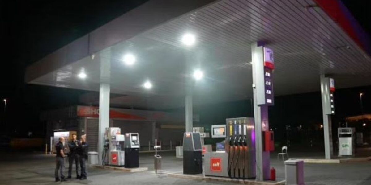 aggredisce una donna e investe due persone a reggio emilia arrestato un 26enne da Gazzettadelsud.it aggredisce una donna e investe due persone a reggio emilia arrestato un 26enne