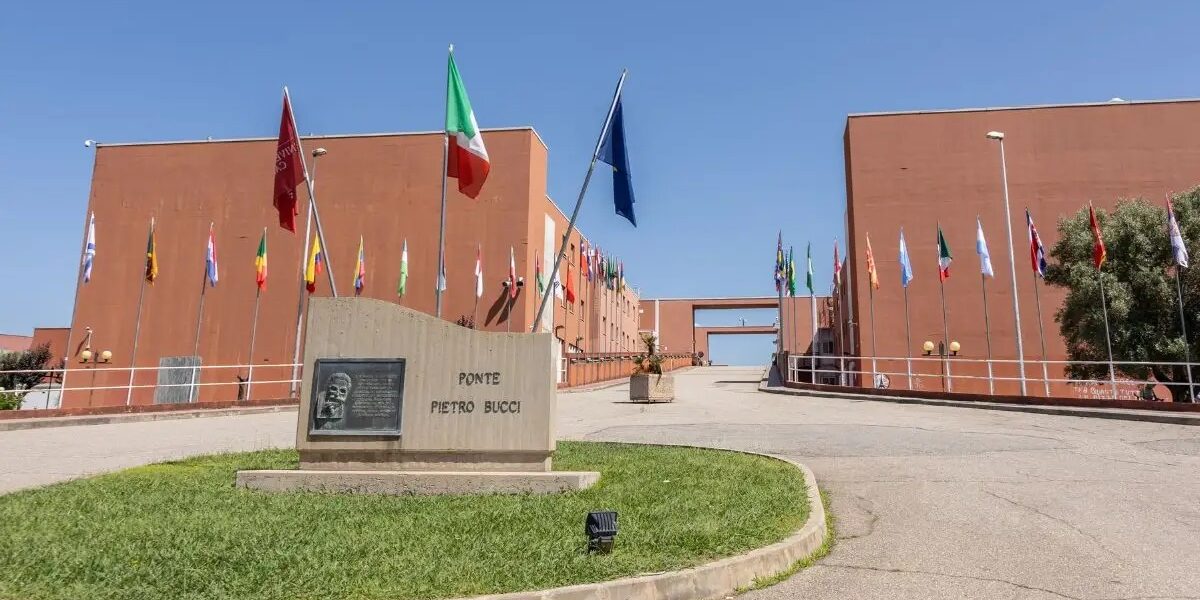 le mafie hanno cambiato la loro forma di presenza nella societ224 riparte il progetto dei quaderni di antimafia della gazzetta del sud da Gazzettadelsud.it le mafie hanno cambiato la loro forma di presenza nella societ224 riparte il progetto dei quaderni di antimafia della gazzetta del sud