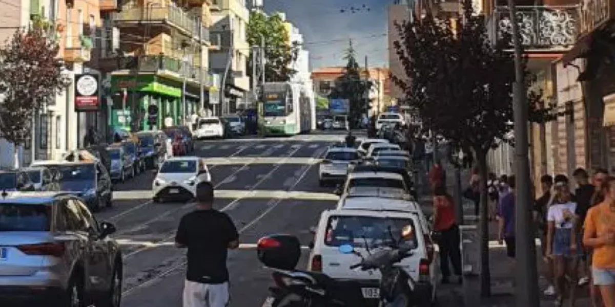 studente spruzza spray urticante e accoltella l insegnante a roma da Gazzettadelsud.it studente spruzza spray urticante e accoltella l insegnante a roma