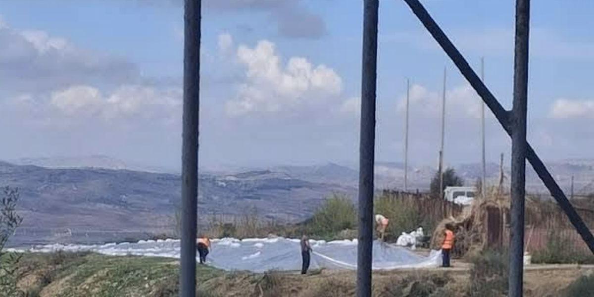 niscemi un telone sulla crepa di 60 metri scoppia la polemica con i residenti il sindaco misura provvisoria da Gazzettadelsud.it niscemi un telone sulla crepa di 60 metri scoppia la polemica con i residenti il sindaco misura provvisoria