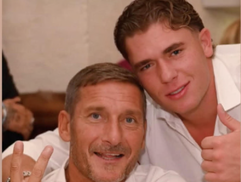 il pupone 232 cresciuto francesco totti compie 50 anni il figlio cristian per me sei semplicemente pap224 ti amo da Gazzettadelsud.it il pupone 232 cresciuto francesco totti compie 50 anni il figlio cristian per me sei semplicemente pap224 ti amo