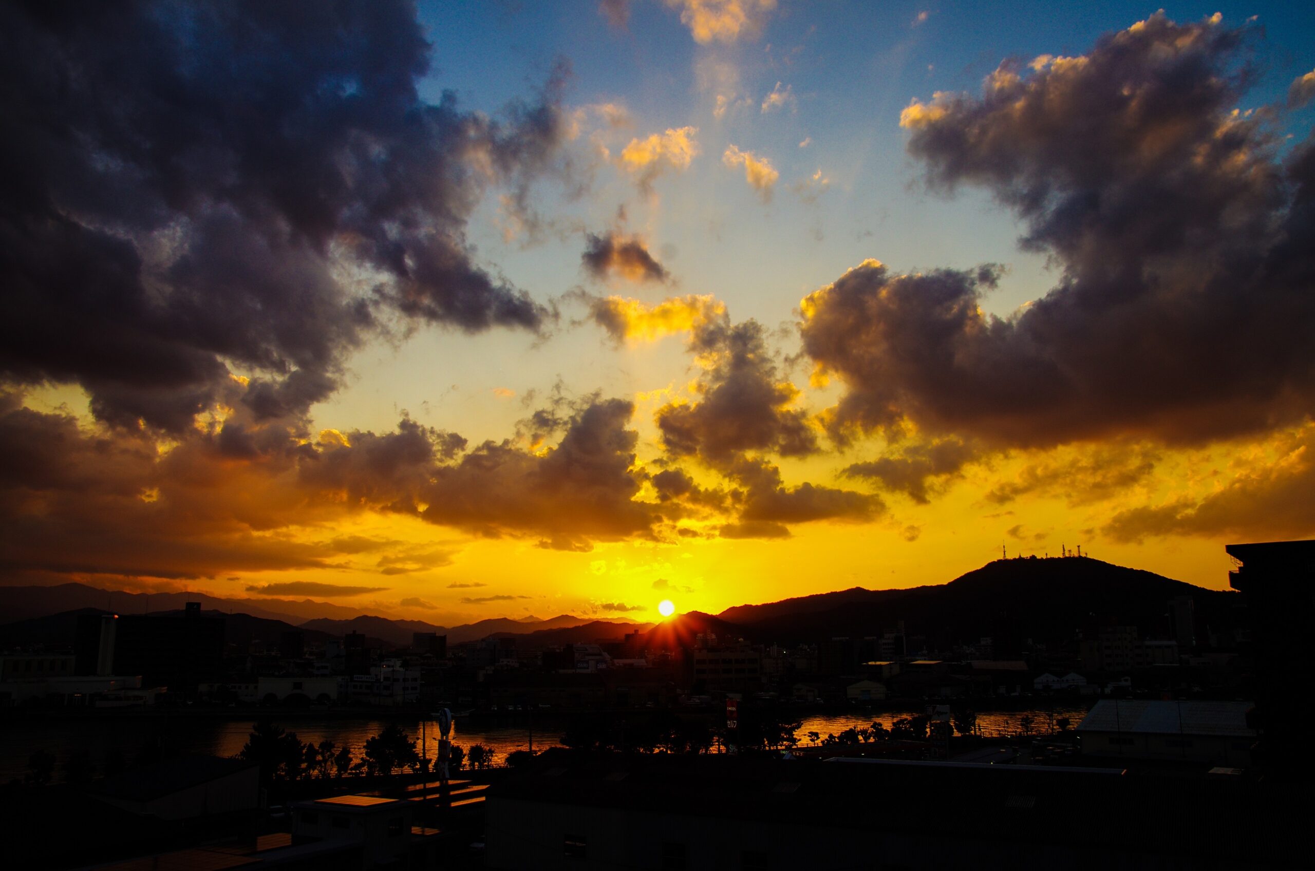 Meteo Calabria, arrivano aria fresca e temporali: le tre Calabrie del weekend