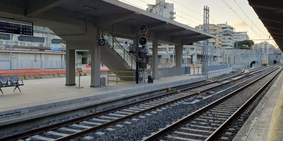 palermo 26enne cade da una residenza per studenti soccorsa sulla pensilina della stazione treni in ritardo da Gazzettadelsud.it palermo 26enne cade da una residenza per studenti soccorsa sulla pensilina della stazione treni in ritardo