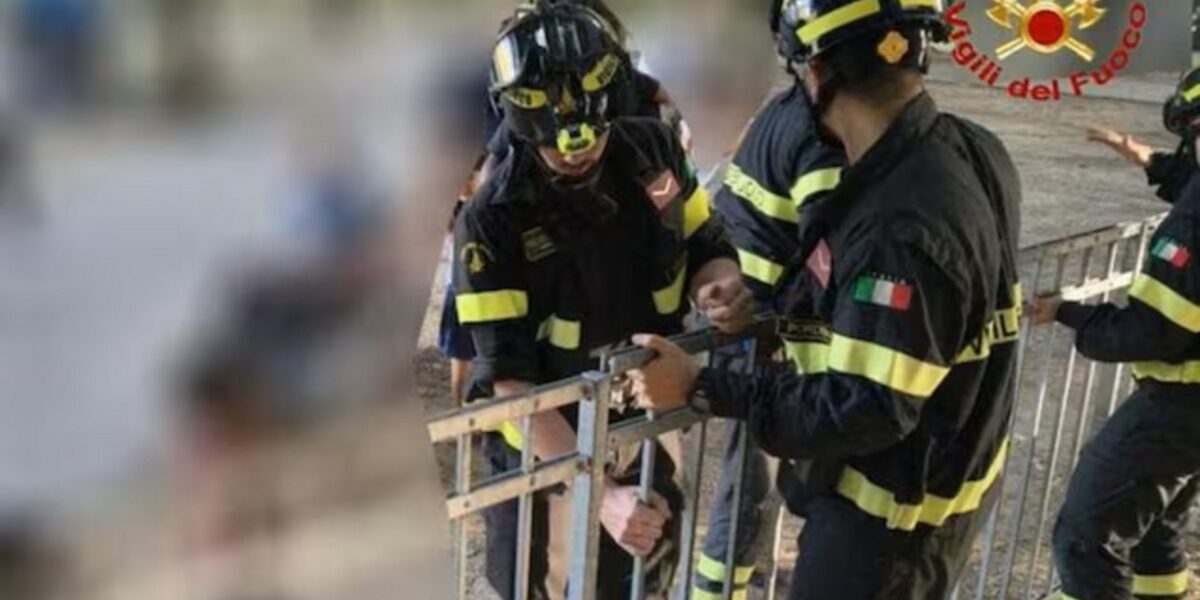 bambino con la testa incastrata nell inferriata al parco giochi liberato dai vigili del fuoco a pordenone da Gazzettadelsud.it bambino con la testa incastrata nell inferriata al parco giochi liberato dai vigili del fuoco a pordenone