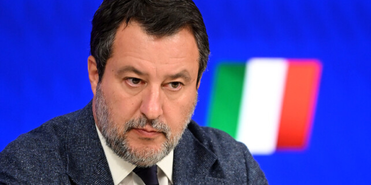 salvini sui manifestanti approvare la norma chi rompe paga ieri in azione criminali senza valori da Gazzettadelsud.it salvini sui manifestanti approvare la norma chi rompe paga ieri in azione criminali senza valori